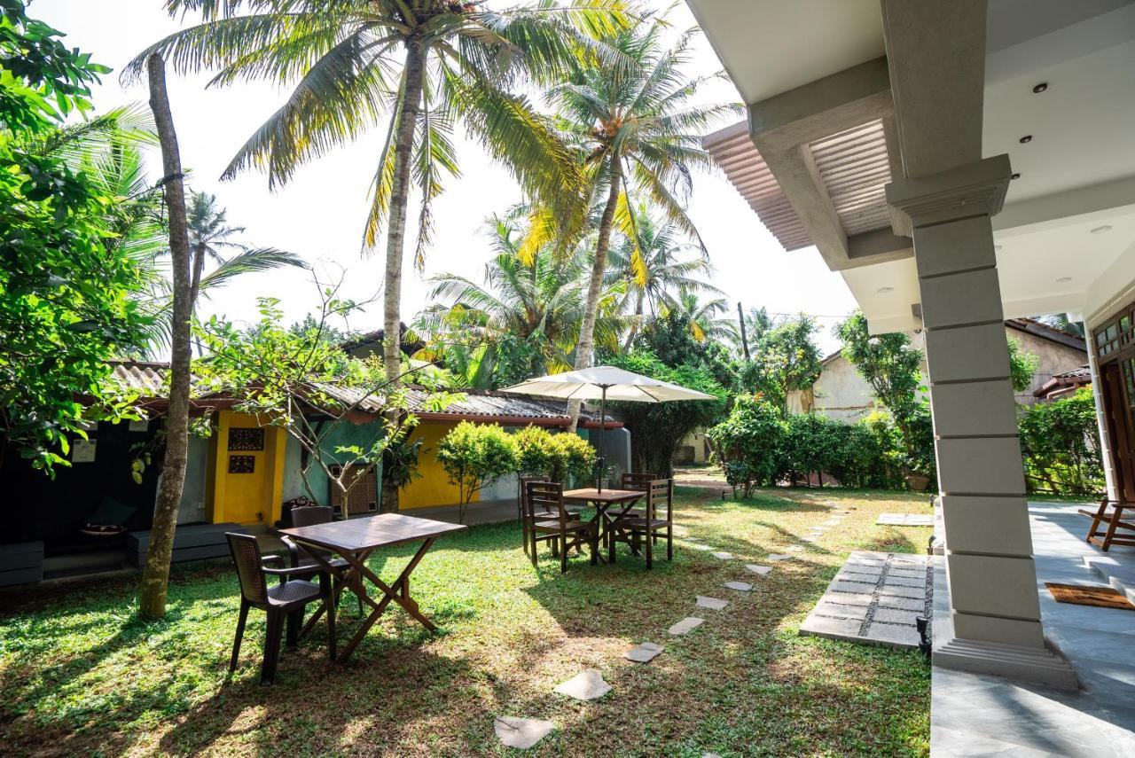 Plantation Surf Inn & Restaurant - Midigama East Exterior foto