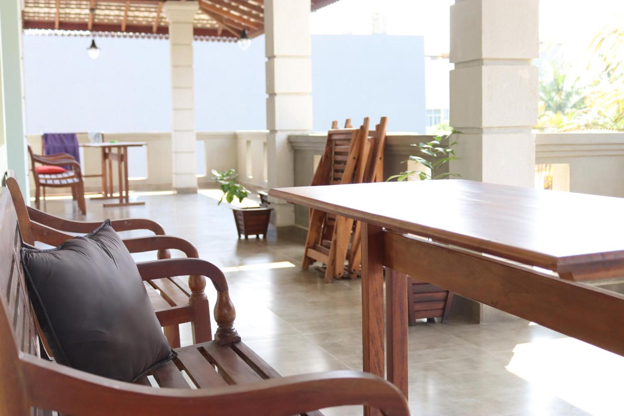 Plantation Surf Inn & Restaurant - Midigama East Exterior foto