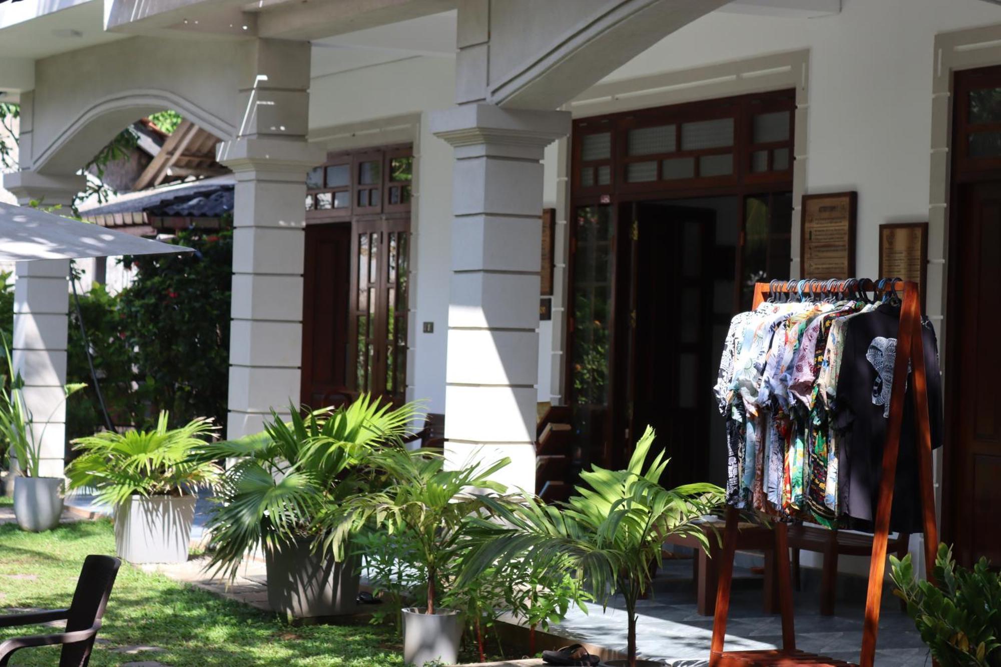 Plantation Surf Inn & Restaurant - Midigama East Exterior foto