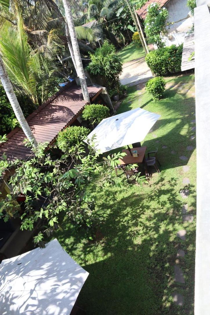 Plantation Surf Inn & Restaurant - Midigama East Exterior foto