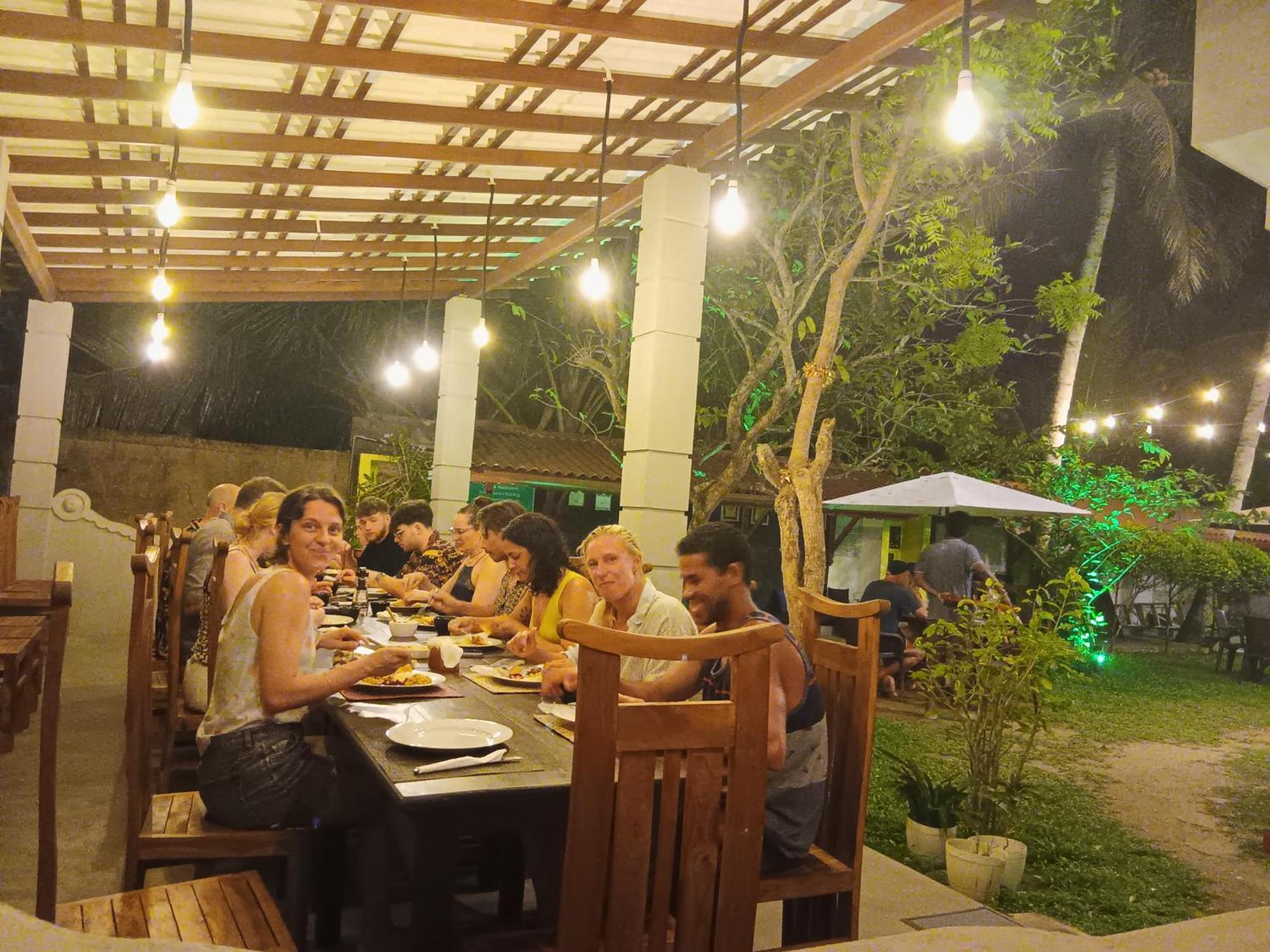 Plantation Surf Inn & Restaurant - Midigama East Exterior foto